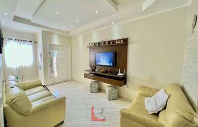 Imagem: A casa possui 3 Dormitórios, 2 Banheiros, 2 Vagas na garagem