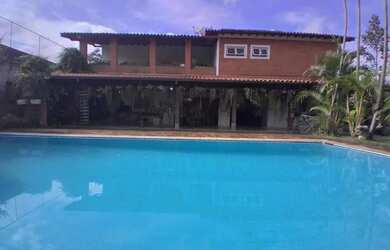 Imagem: A casa em condomínio possui 4 Dormitórios, 5 Banheiros, 2