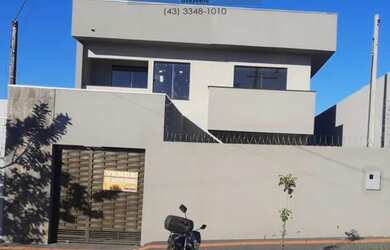 Imagem: A casa possui 3 Dormitórios, 2 Banheiros, 2 Vagas na garagem