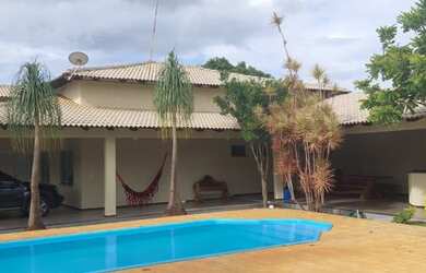 Imagem: A casa em condomínio possui 2 Dormitórios, 1 Banheiro, 5 Vagas