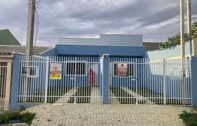 Imagem: A casa possui 2 Dormitórios, 1 Banheiro, 1 Vaga na garagem