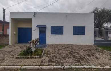 Imagem: A casa possui 2 Dormitórios, 1 Banheiro, 1 Vaga na garagem