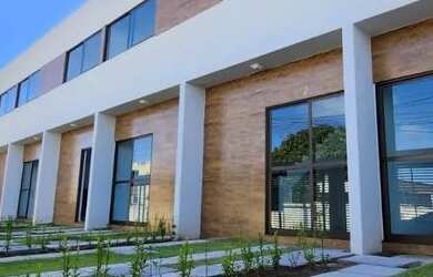 Imagem: A casa possui 2 Dormitórios, 2 Banheiros, 1 Vaga na garagem