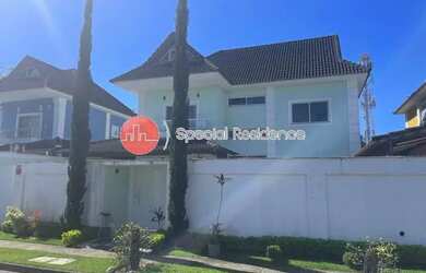 Imagem: A casa em condomínio possui 5 Dormitórios, 5 Banheiros, 3