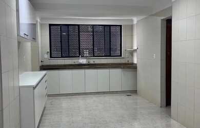 Imagem: O apartamento possui 4 Dormitórios, 5 Banheiros, 3 Vagas na