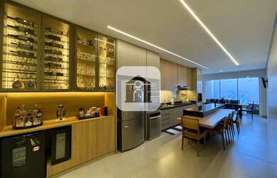 Imagem: A casa possui 3 Dormitórios, 1 Banheiro, 4 Vagas na garagem