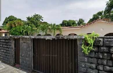 Imagem: A casa possui 5 Dormitórios, 4 Banheiros, 5 Vagas na garagem