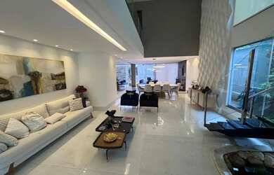 Imagem: A casa em condomínio possui 4 Dormitórios, 5 Banheiros, 4