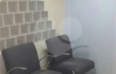 Imagem: O depósito possui 5 Vagas na garagem e 800m² de Área e está