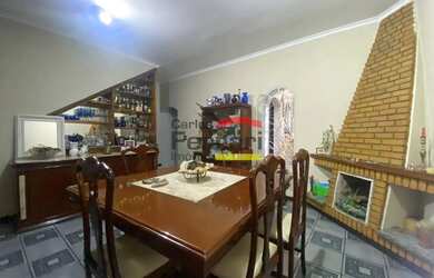 Imagem 2: Apresentamos uma casa com dois pavimentos situada em local estratégico...