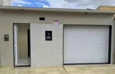 Imagem: A casa possui 2 Dormitórios, 1 Banheiro, 1 Vaga na garagem