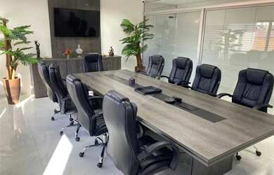 Imagem: O depósito possui 5 Vagas na garagem, 720m² de Área e está