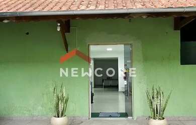 Imagem: O depósito possui 2 Vagas na garagem, 500m² de Área e está