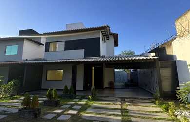 Imagem: A casa em condomínio possui 4 Dormitórios, 4 Banheiros e está