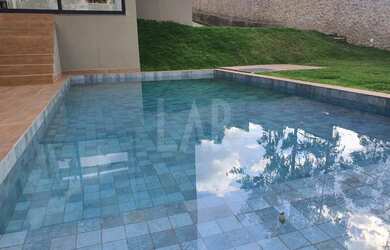 Imagem: A casa em condomínio possui 4 Dormitórios, 4 Banheiros, 3