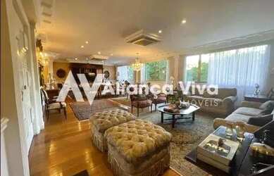 Imagem: O apartamento possui 4 Dormitórios, 4 Banheiros, 2 Vagas na