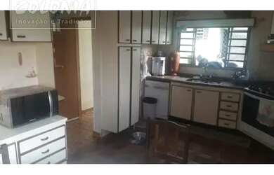 Imagem: A casa possui 5 Dormitórios, 4 Banheiros, 5 Vagas na garagem