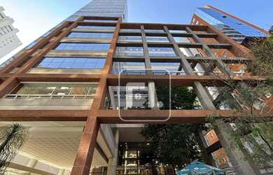 Imagem: O depósito possui 5 Vagas na garagem, 235m² de Área e está