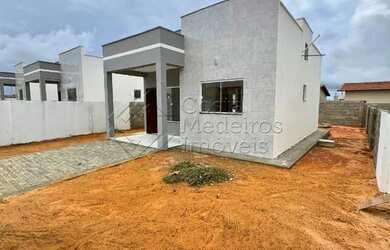 Imagem: A casa possui 2 Dormitórios, 1 Banheiro, 2 Vagas na garagem