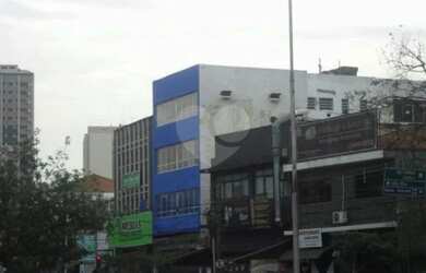 Imagem: O depósito possui 4 Vagas na garagem, 500m² de Área e está