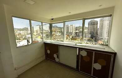 Imagem: O depósito possui 1 Vaga na garagem, 26m² de Área e está