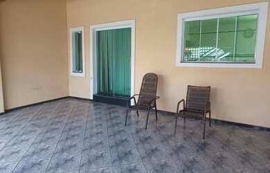 Imagem: A casa para alugar possui 3 Dormitórios, 1 Banheiro, 3 Vagas