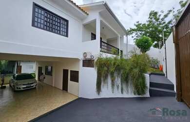 Imagem: A casa possui 5 Dormitórios, 5 Banheiros, 4 Vagas na garagem