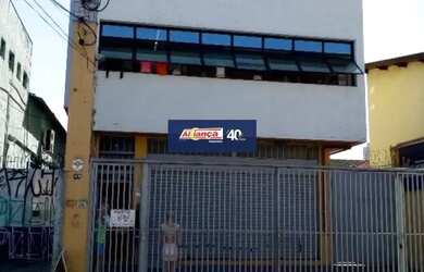 Imagem: O depósito possui 4 Vagas na garagem, 870m² de Área e está