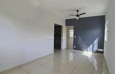 Imagem: A casa possui 2 Dormitórios, 2 Banheiros, 2 Vagas na garagem