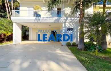 Imagem: A casa em condomínio possui 4 Dormitórios, 2 Banheiros, 391m²