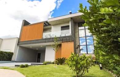 Imagem: A casa em condomínio possui 3 Dormitórios, 2 Banheiros, 4