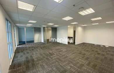 Imagem: O depósito possui 4 Vagas na garagem, 160m² de Área, Imóvel