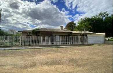 Imagem: A casa possui 1 Dormitório, 1 Banheiro, 173m² de Área e