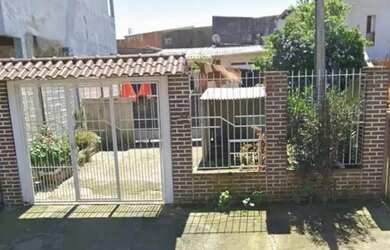 Imagem: A casa possui 1 Dormitório, 1 Banheiro, 2 Vagas na garagem