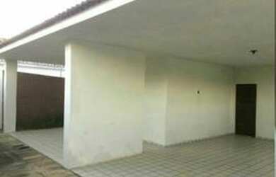 Imagem: A casa possui 4 Dormitórios, 4 Vagas na garagem e está localizado