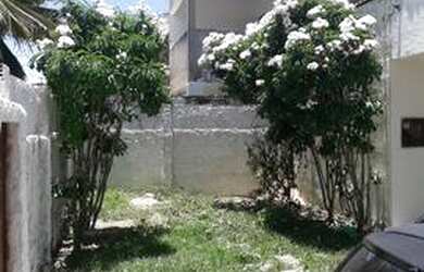 Imagem: A casa possui 4 Dormitórios, 3 Banheiros e 2 Vagas na garagem