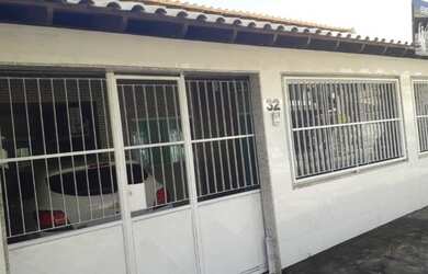 Imagem: A casa possui 3 Dormitórios, 2 Banheiros, 2 Vagas na garagem