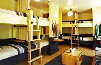 Imagem: A pousada chalé possui 5 Dormitórios, 2 Vagas na garagem e