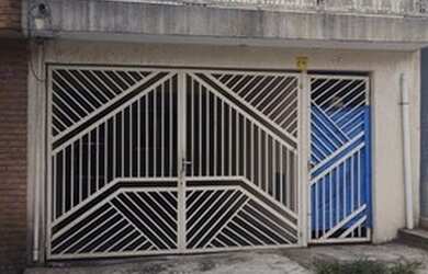 Imagem: A casa possui 3 Dormitórios, 1 Banheiro, 1 Vaga na garagem