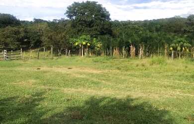 Imagem: A fazenda possui Varanda e está localizado em Fazenda Nova