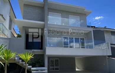 Imagem: A casa em condomínio possui 4 Dormitórios, 5 Banheiros, 5