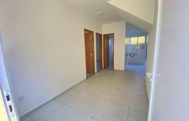 Imagem: A casa em condomínio possui 2 Dormitórios, 2 Banheiros, 1