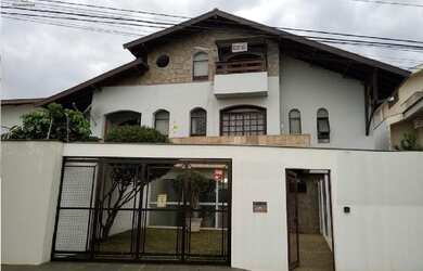 Imagem: O depósito possui 4 Vagas na garagem, 800m² de Área e está