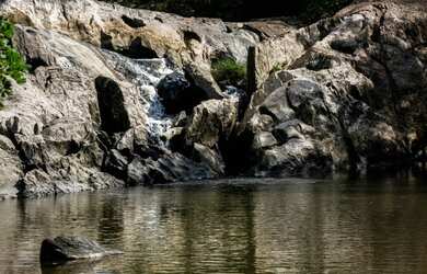 Imagem: A chácara possui 40.000m² de Área, Piscina, Varanda e está