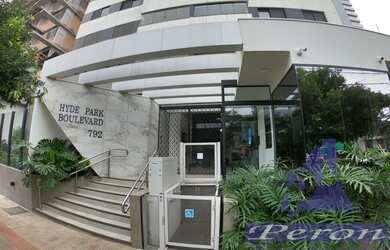 Imagem: O apartamento possui 3 Dormitórios, 5 Banheiros, 2 Vagas na