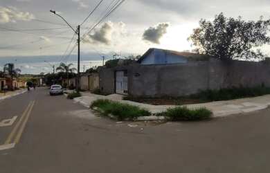 Imagem: A casa possui 2 Dormitórios, 1 Banheiro, 290m² de Área e