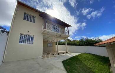 Imagem: A casa possui 4 Dormitórios, 3 Banheiros e 188m² de Área