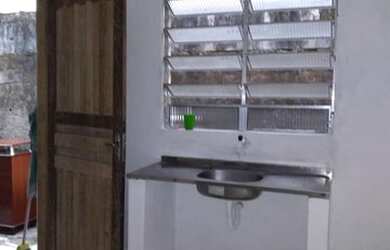 Imagem: A casa possui 1 Dormitório, 1 Banheiro e está localizado em