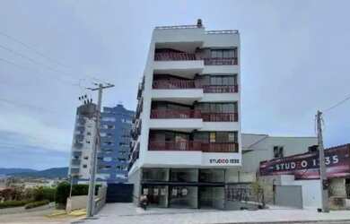 Imagem: O apartamento possui 1 Dormitório, 1 Banheiro, 1 Vaga na garagem