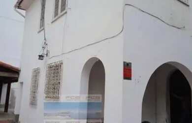 Imagem: A casa possui 5 Dormitórios, 2 Banheiros e 380m² de Área